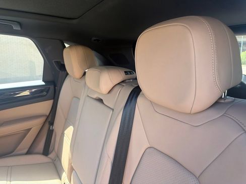 Used 2021 Porsche Cayenne AWD/4WD image 20