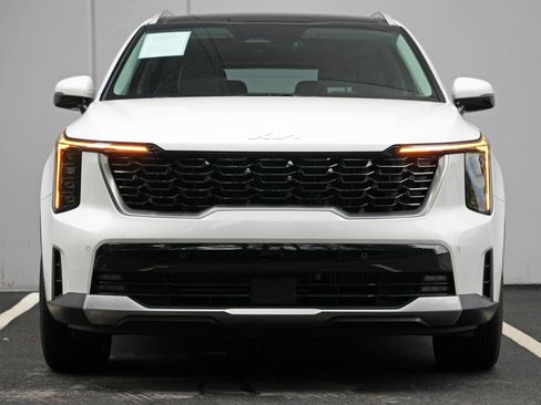 Used 2025 Kia Sorento EX w/ EX Panoramic Sunroof Package FWD image 6