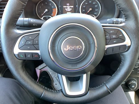 Used 2023 Jeep Renegade Latitude w/ Premium Group AWD/4WD image 12