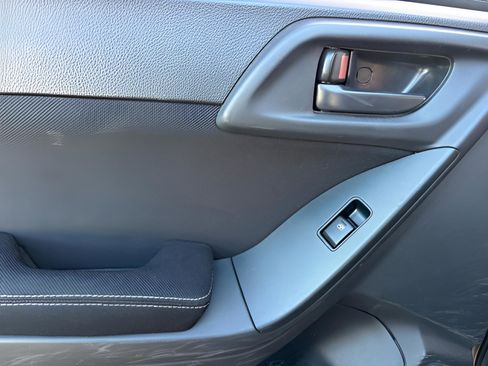 Used 2015 Subaru Forester 2.5i w/ Alloy Wheel Package image 28