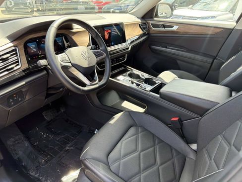 Used 2024 Volkswagen Atlas SE FWD image 15