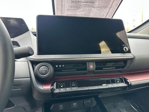 Certified 2025 Toyota Prius Plug-In Hybrid image 22