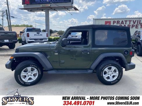 Used 2022 Jeep Wrangler Sport AWD/4WD image 5