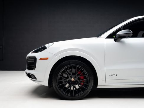 Used 2021 Porsche Cayenne GTS AWD/4WD image 18