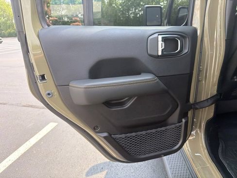 Used 2025 Jeep Gladiator Sport AWD/4WD image 19