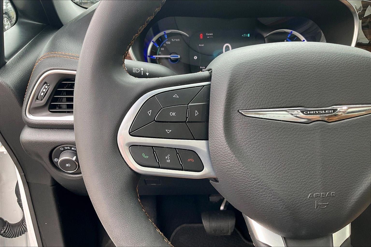 Used 2023 Chrysler Pacifica Pinnacle FWD image 19