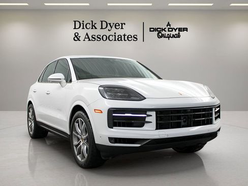 Used 2024 Porsche Cayenne AWD/4WD image 1