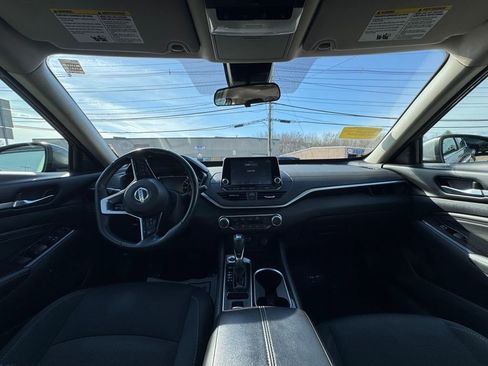 Used 2022 Nissan Altima 2.5 SV w/ SV Premium Package image 16