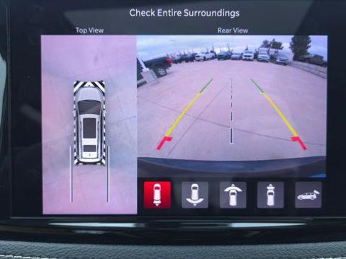 Certified 2022 Chrysler Pacifica Limited FWD image 38