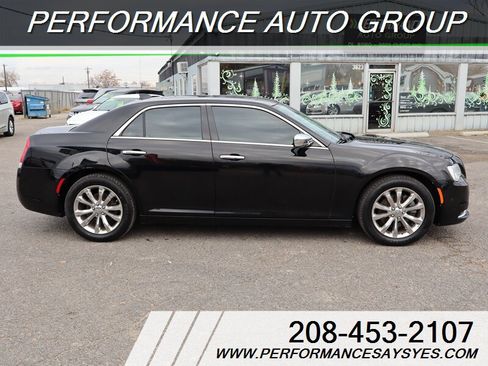 Used 2015 Chrysler 300 C w/ Light Group image 9