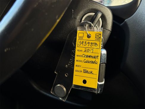 Used 2017 Chevrolet Colorado Z71 w/ Z71 Midnight Edition image 33