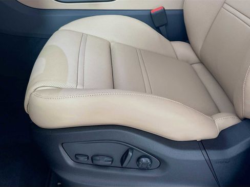 New 2026 Porsche Cayenne image 12