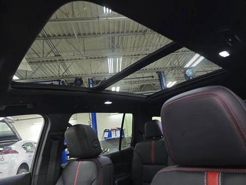 New 2026 Chevrolet Traverse RS w/ LPO, Floor Liner Package image 32