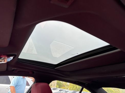 Used 2025 BMW 540i xDrive image 10