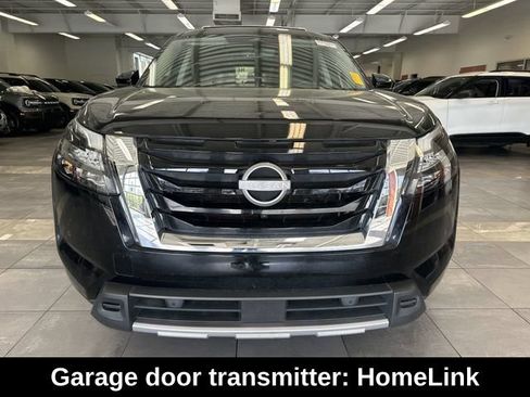 Used 2025 Nissan Pathfinder SL AWD/4WD image 15