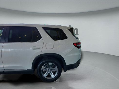 Used 2025 Honda Pilot EX-L image 32