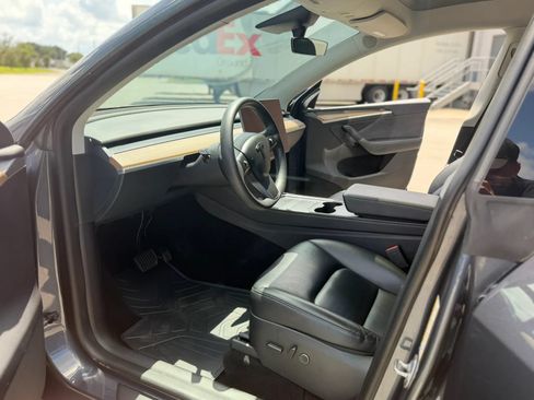 Used 2023 Tesla Model Y Long Range AWD/4WD image 18