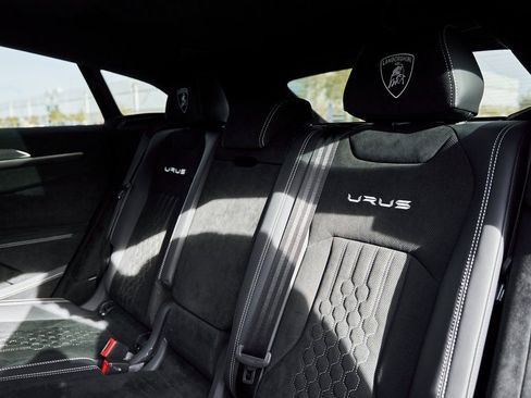 Used 2024 Lamborghini Urus Performante AWD/4WD image 50
