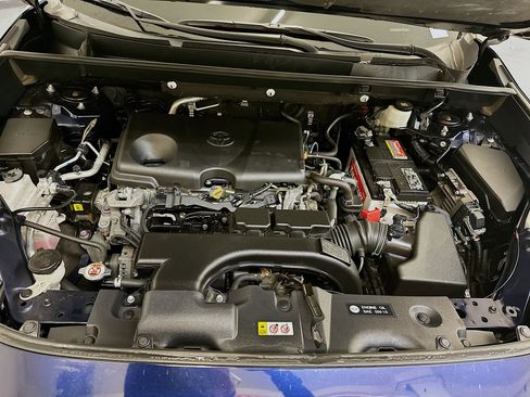 Used 2021 Toyota RAV4 XLE AWD/4WD image 34