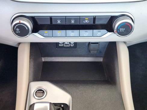 Used 2025 Nissan Altima 2.5 SV FWD image 19