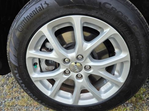 Used 2014 Jeep Cherokee Sport image 10