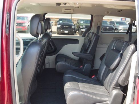 Used 2013 Chrysler Town & Country Touring FWD image 24