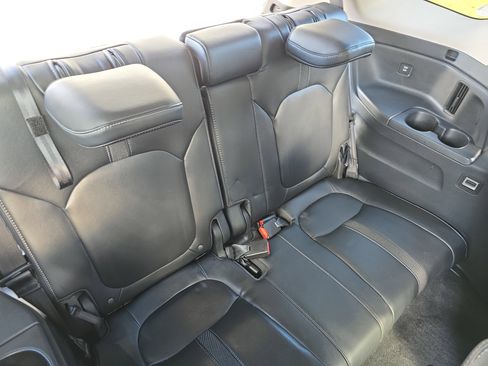 Used 2025 Honda Pilot EX-L image 13