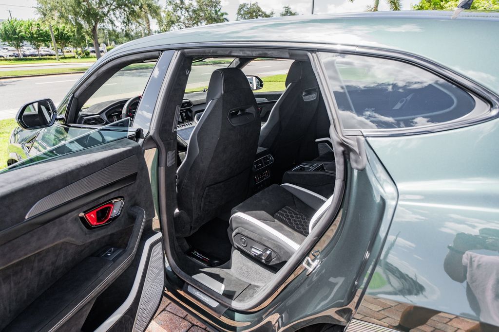 Used 2024 Lamborghini Urus Performante AWD/4WD image 46