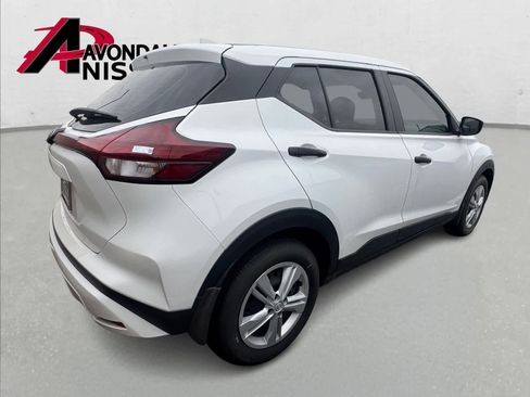 Used 2025 Nissan Kicks Play S image 3