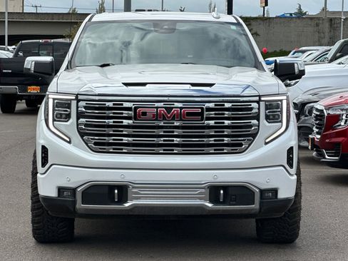 Used 2023 GMC Sierra 1500 Denali w/ Technology Package AWD/4WD image 9