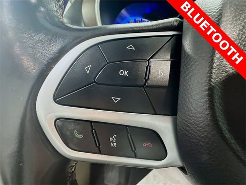 Used 2018 Chrysler Pacifica Touring-L image 33