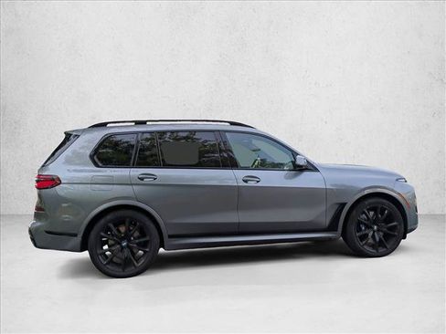 Used 2024 BMW X7 xDrive40i w/ M Sport Package AWD/4WD image 4