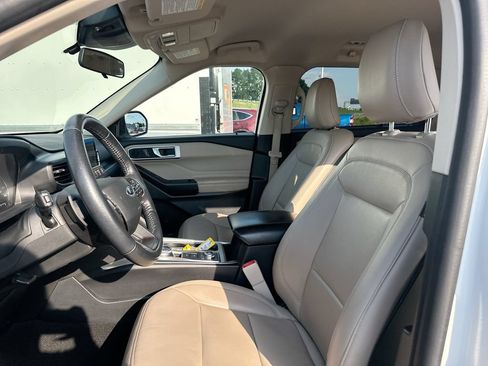 Used 2020 Ford Explorer XLT w/ Equipment Group 202A AWD/4WD image 8