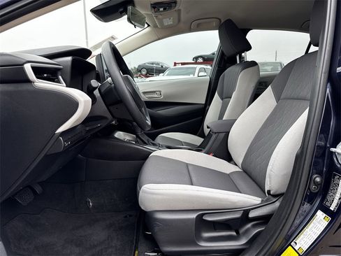 Used 2025 Toyota Corolla LE image 26