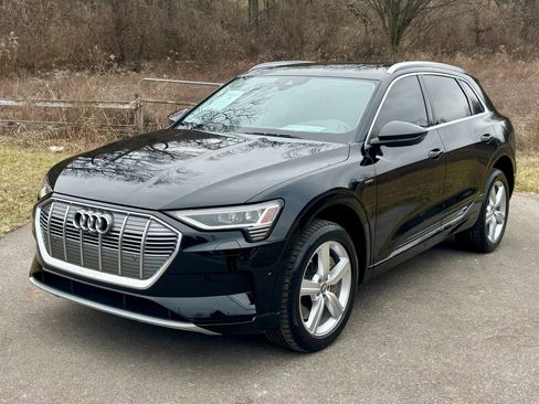 Used 2019 Audi e-tron Premium Plus image 2