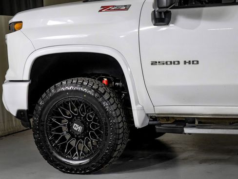 Used 2024 Chevrolet Silverado 2500 LT AWD/4WD image 13