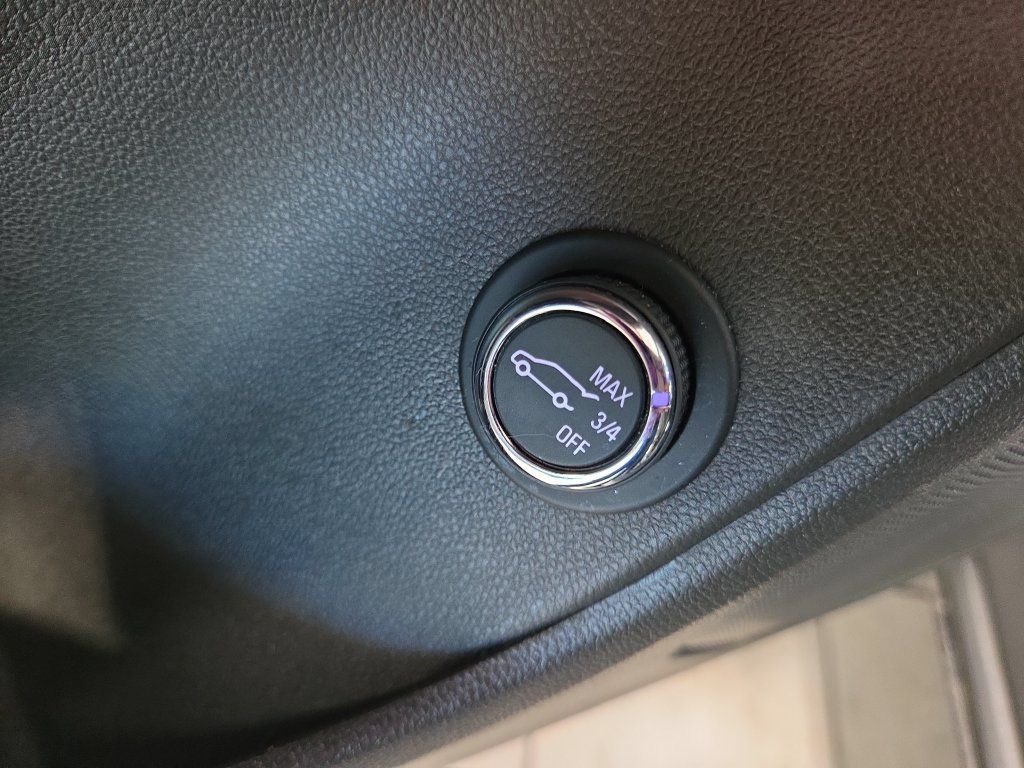 Used 2019 Chevrolet Blazer LT FWD image 31