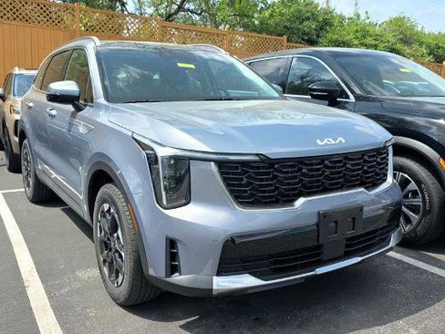 Used 2024 Kia Sorento S w/ Panoramic Sunroof Package image 1