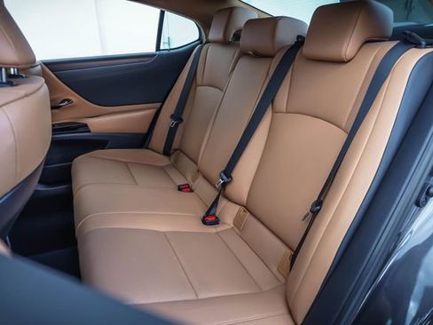 Certified 2023 Lexus ES 300h w/ Premium Package FWD image 19