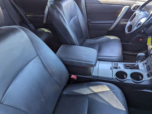 Used 2012 Toyota Highlander 4WD image 10