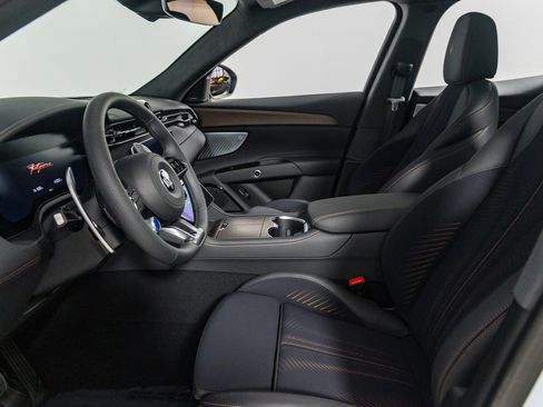 New 2025 Maserati Grecale Folgore image 17