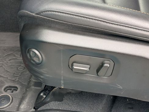 Used 2024 Jeep Wrangler Unlimited Sahara w/ Technology Group image 13