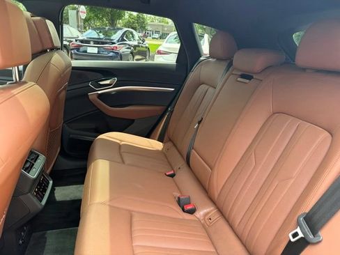 Used 2023 Audi e-tron Premium Plus AWD/4WD image 34