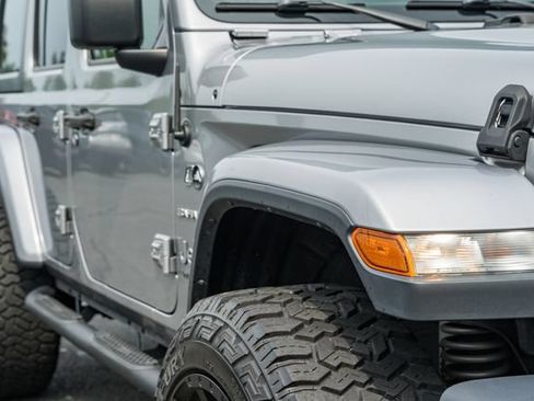 Used 2020 Jeep Wrangler Unlimited Sahara AWD/4WD image 19
