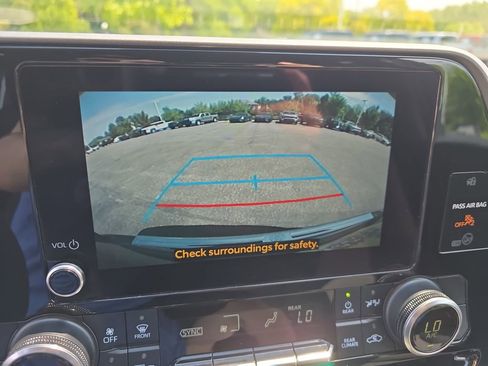 Used 2023 Toyota Highlander LE AWD/4WD image 26