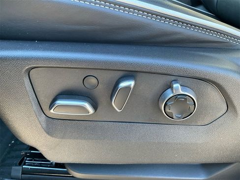 Used 2025 GMC Sierra 1500 AT4X image 28