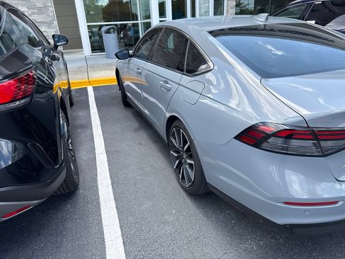 Used 2023 Honda Accord Touring image 5