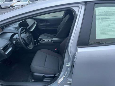 Used 2025 Toyota Prius LE image 27