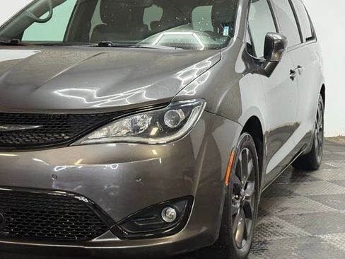 Used 2020 Chrysler Pacifica Limited image 7
