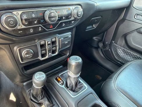 Used 2019 Jeep Wrangler Unlimited Sahara w/ Dual Top Group AWD/4WD image 17